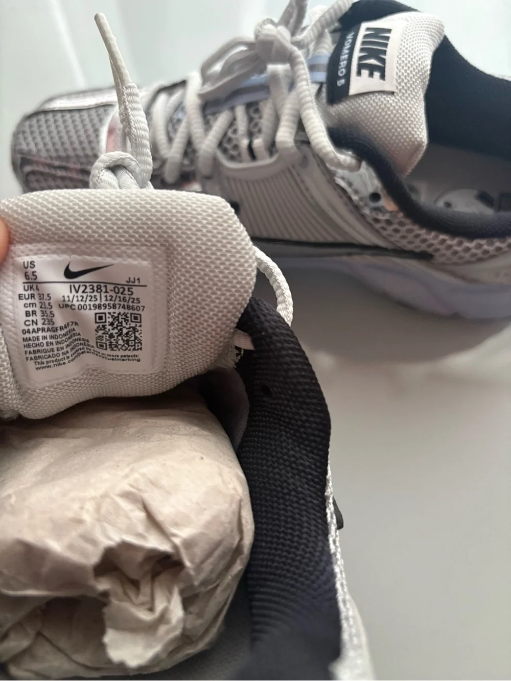 Nike vomero sneakers
